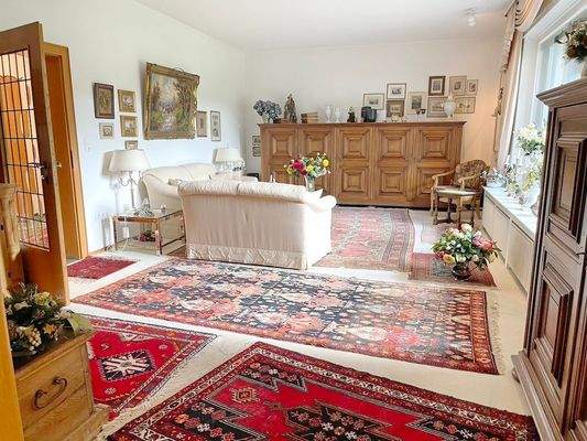 Großzügiger + repräsentativer