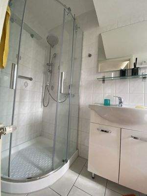 Gästebad mit Dusche