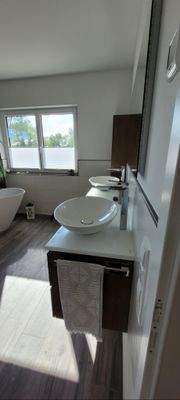 Bad mit Dusche + Wanne im OG -5-.jpg