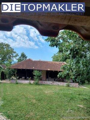 Hof bei alten Häusern (2)