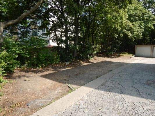 Stellplätze vor der Parkierung