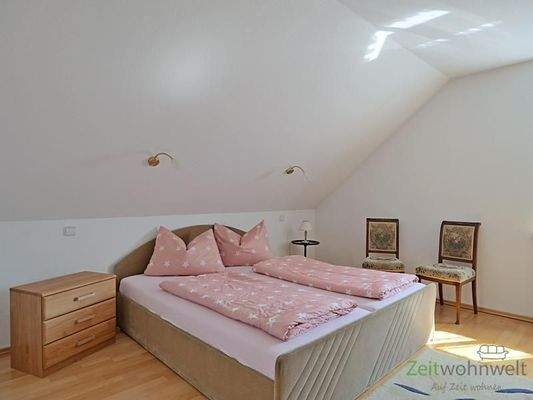Doppelbett im Schlafzimmer