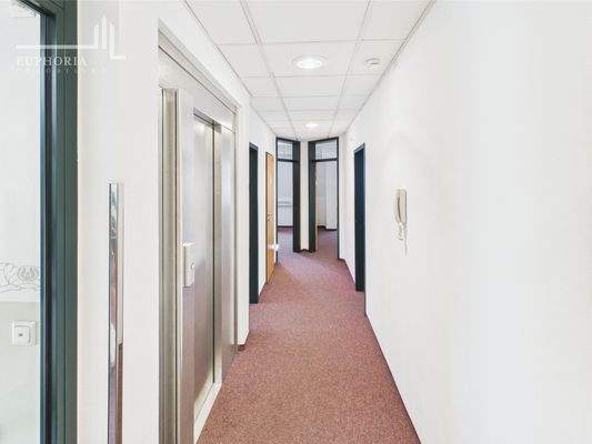 CAM03352G0-PR0065-STILL002