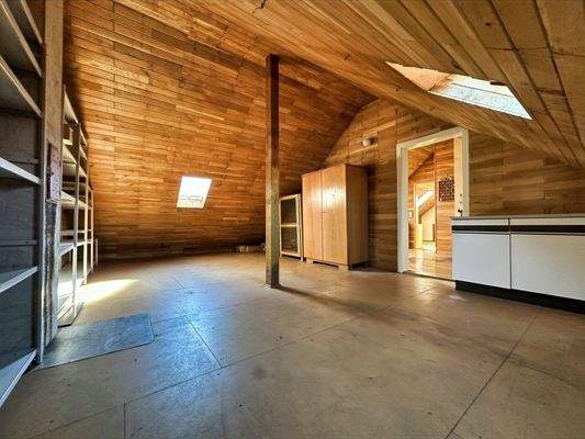 DG Raum rechts der Treppe