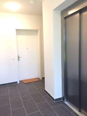 Wohnungstür, Aufzug