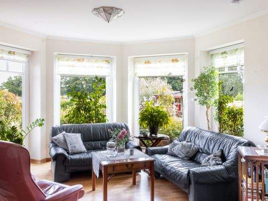 Wohnbereich mit Blick in den Garten