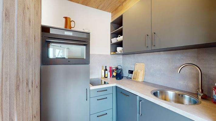 Küche mit Geschirrspüler, Backrohr, Herd,..