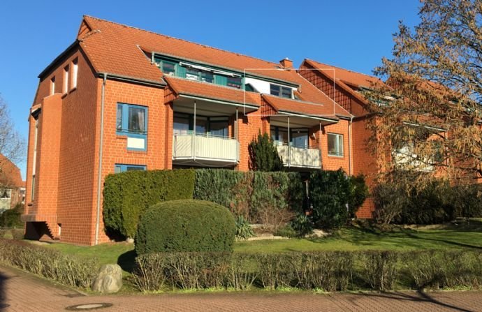 2 Zimmer DG-Wohnung in Garbsen Mitte mit Loggia und Garage