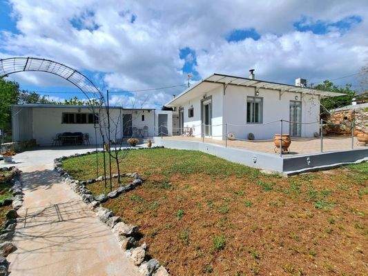 MIT VIDEO: Charmanter, renovierter Bungalow zum Verkauf in Drapanos, Apokoronas