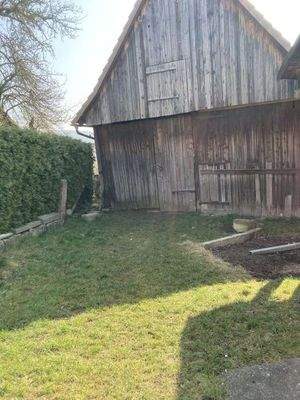 Hof (Scheune könnte dazu gemietet werden)