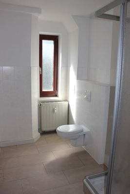 Bad - 2-R-WHG Haus 2 DG rechts