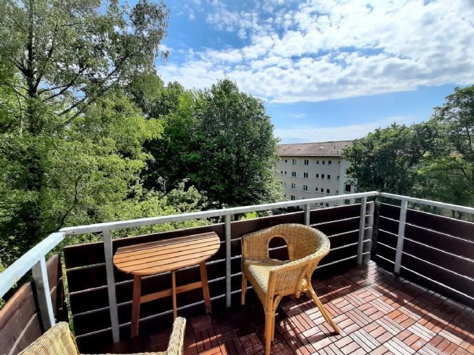 PROVISIONSFREI+ BEZUGSFREI: 2-Zi.-Wohnung mit Blick ins Grüne und Balkon