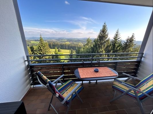 Balkon mit Blick in die Landschaft