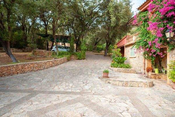 Finca mit Privatsphäre und Bergblick zum Verkauf in Puigpunyent, Mallorca