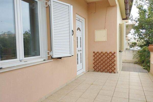 Kreta, Vamvakopoulo: Charmantes Haus in ruhiger Lage nahe der Stadt zu verkaufen