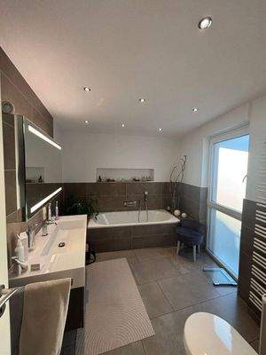 WE1 Tageslichtbad mit Wanne