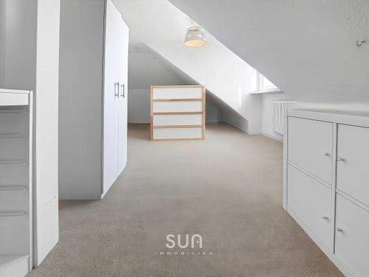 VIELFÄLTIGES ZIMMER