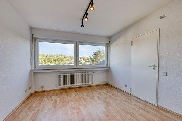 UG: Zimmer mit Garagenzugang