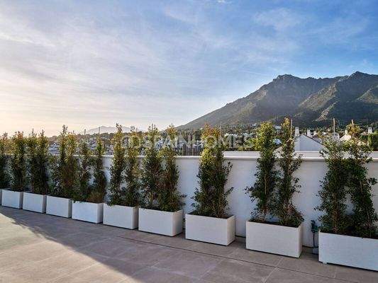 Quality Villas with Sea Views in Marbella's Prime Location