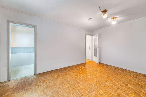 Wohnzimmer (virtuell geräumt)