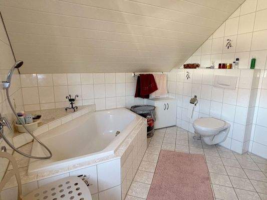 ...-und-Eckbadewanne