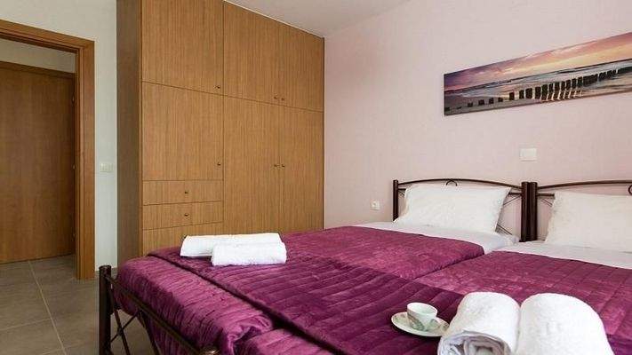 Kreta, Kirianna: Geräumige Villa mit Pool und Dachterrasse zu verkaufen