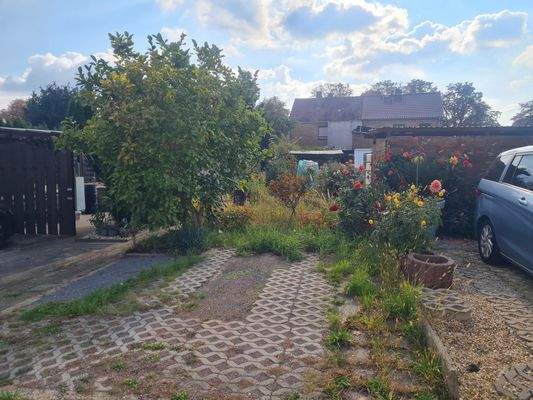 gartengrundstück mit Kfz-Stellplatz