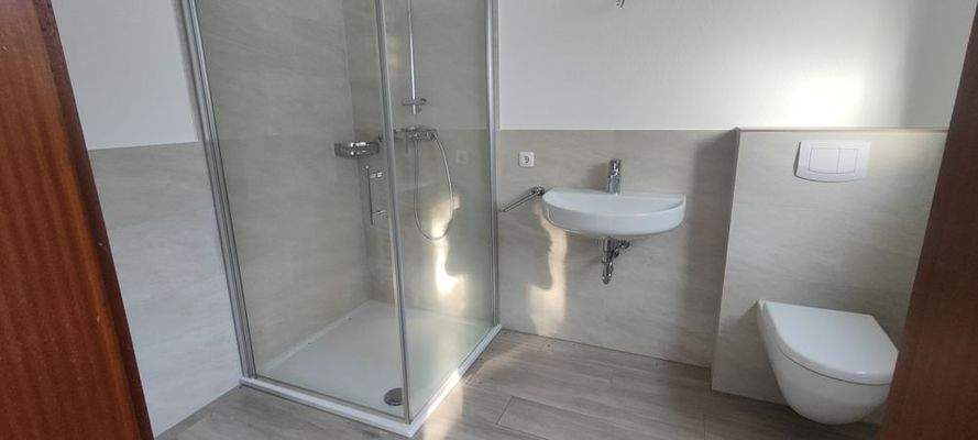 Ensuite Duschbad Ansicht 2