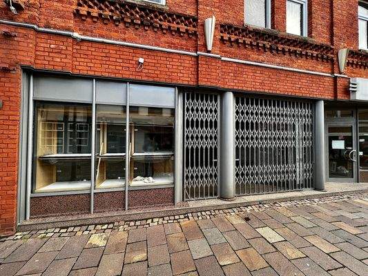 Außenansicht Verkaufsfläche 2 Schaufenster