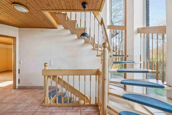 Lichtdurchflutetes Treppenmhaus