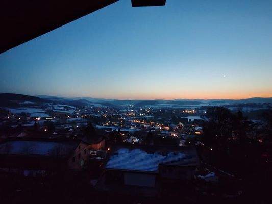 Aussicht vom Balkon bei Nacht