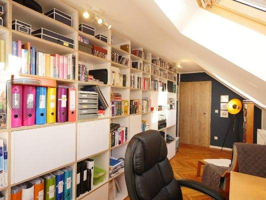  ARBEITSZIMMER mit zwei Dachfenstern