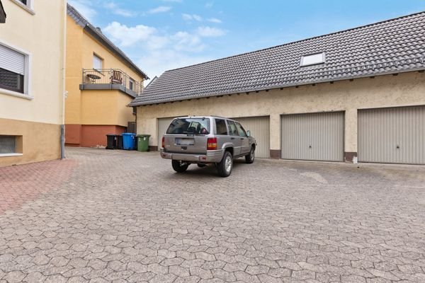 Garage mit Dachboden