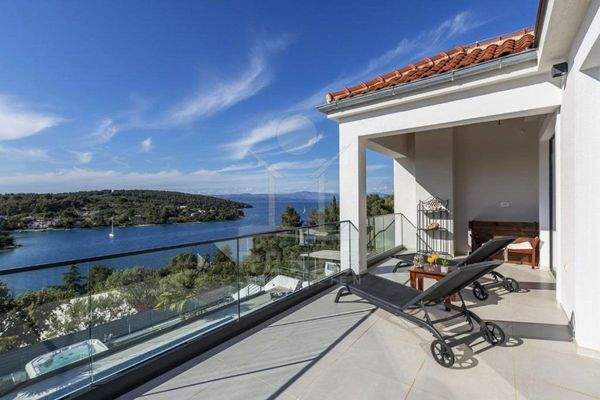 Luxusvilla direkt am Strand auf Solta