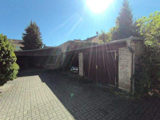 4 Garagen und Überdachungen.jpg