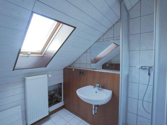 Duschbad mit WC + eigene Zähler