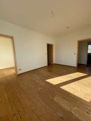 Kinderzimmer/Büro/Gästezimmer mit Abstellraum und Bad mit Dusche