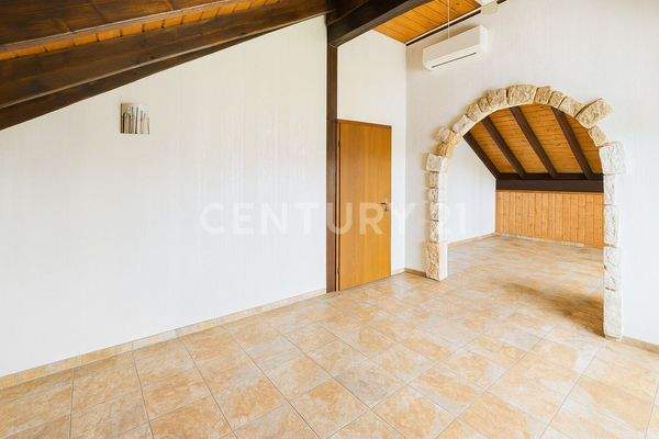 Angrenzender Ankleideraum zum Schlafzimmer