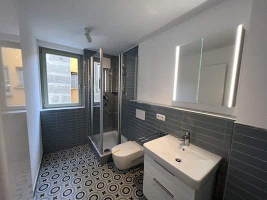 Bad mit Dusche/WC