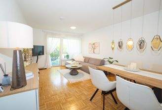 Wohnzimmer mit Essbereich