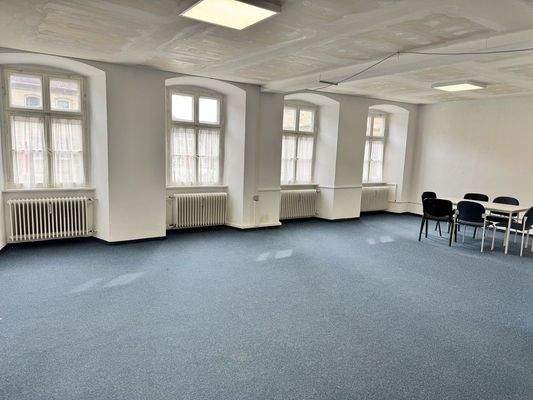 Büro zur Straßenseite