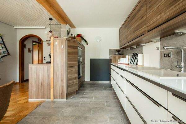 Küche mit Einbauküche