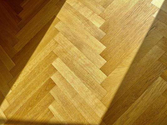 Hochwertiger Echtholzparkett-Boden