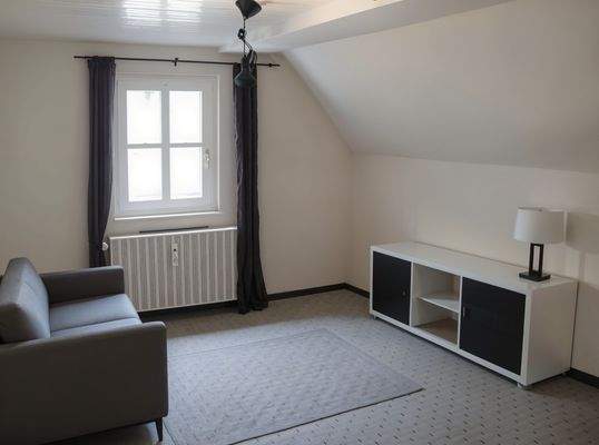 Dachgeschoss-Arbeitszimmer-KI