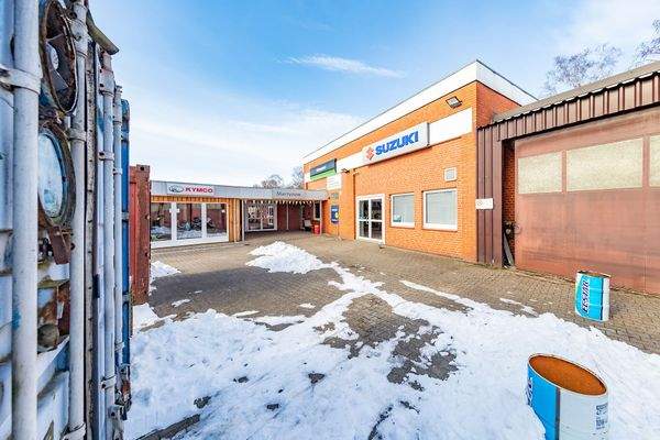 Mit angrenzender Werkstatt