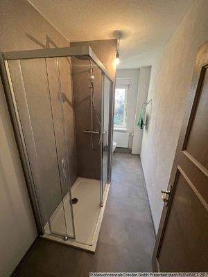 Dusche - 3 Zimmer mit Balkon