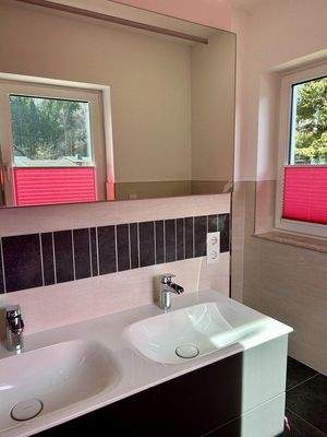 Waschtisch mit Lichtspiegel