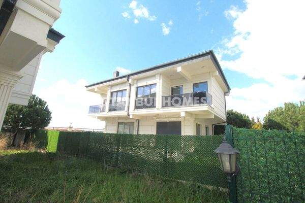 Detached Villas with Private Pools in Silivri Istanbul