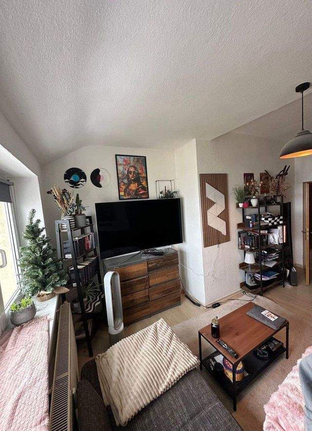 CORDULA IMMOBILIEN im beliebten Dachgeschoß wohnen - süsse Familie gesucht CORDULA 40 - Photo 1