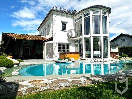 Außenansicht mit Pool